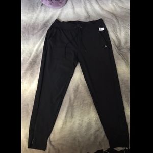 Black Gapfit city jogger NWT